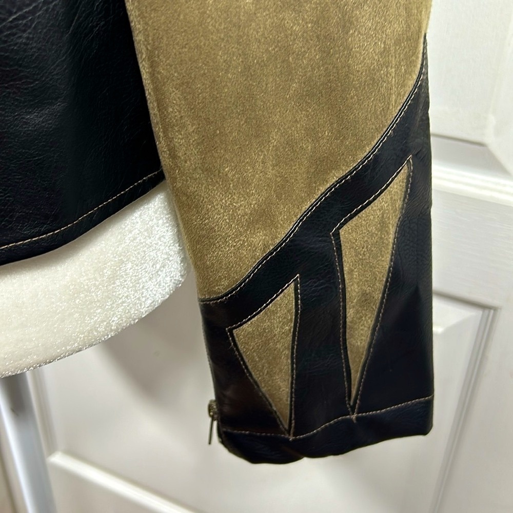 VINTAGE Fabulous Furs Faux Leather Tan Black Zip Jacket Sz Small - Picture 7 of 13